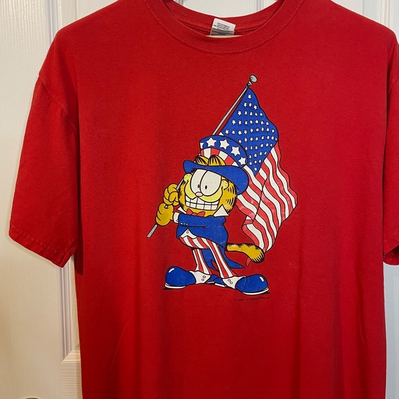 VTG Gildan red patriotic Garfield w/ US flag tee unisex sz L - Picture 2 of 9